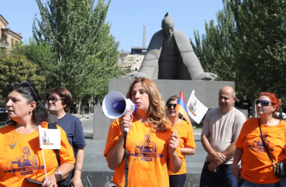 Заруи Постанджян: «На кровавые деньги войны строят целые кварталы: для кого, для турок?» (видео)